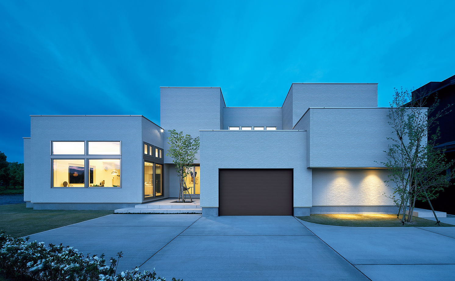 ミサワホーム 【大開口・高天井/シンプルデザイン/高断熱】美しい自然を借景とした、眺めのいい住まいの建築実例画像2