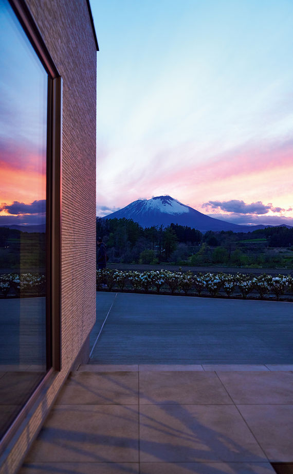 ミサワホーム 【大開口・高天井/シンプルデザイン/高断熱】美しい自然を借景とした、眺めのいい住まいの建築実例画像7