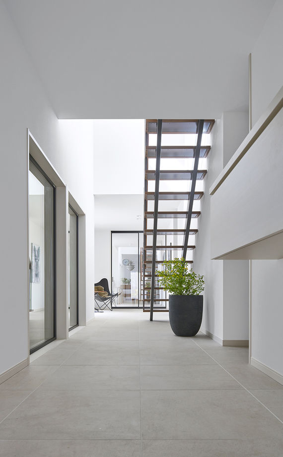 ミサワホーム 【大開口・高天井/シンプルデザイン/高断熱】美しい自然を借景とした、眺めのいい住まいの建築実例画像12