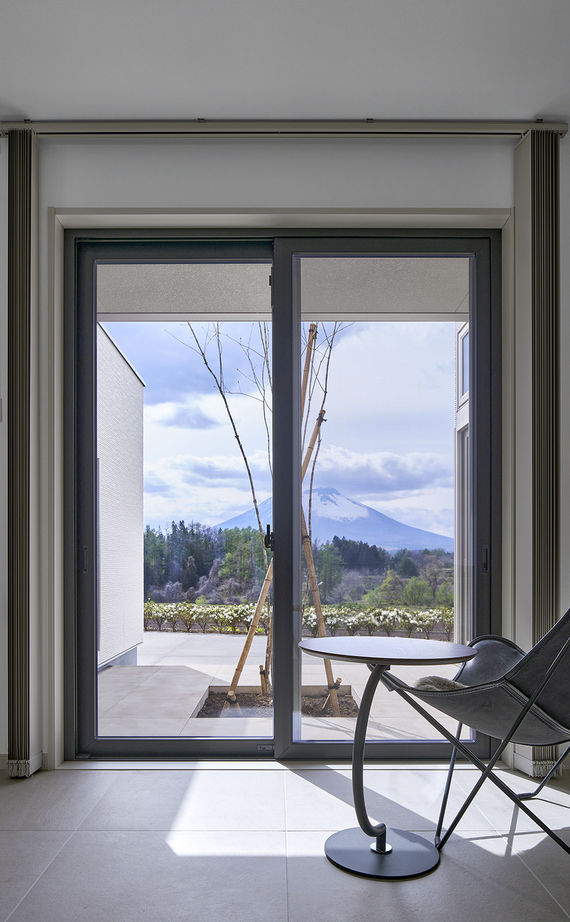 ミサワホーム 【大開口・高天井/シンプルデザイン/高断熱】美しい自然を借景とした、眺めのいい住まいの建築実例画像15