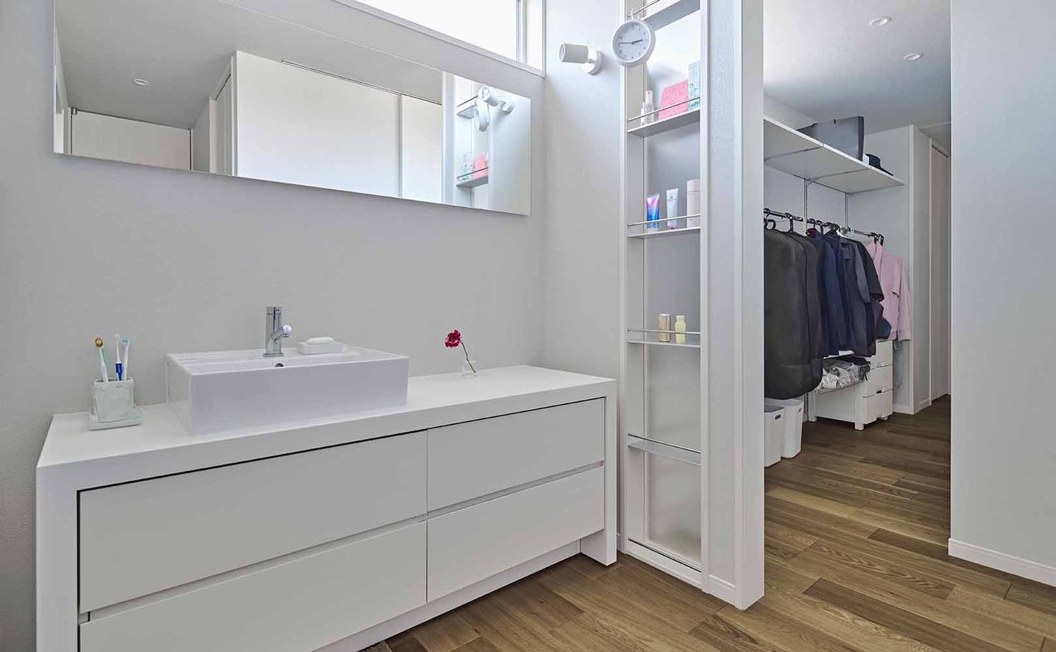 ミサワホーム 【大開口・高天井／書斎／平屋】動線と収納を効率よく考えた、平屋の住まいの建築実例画像6