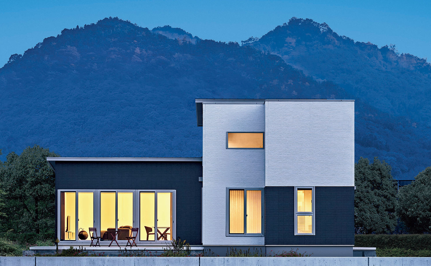 ミサワホーム 【大開口・高天井／高断熱／ペットと暮らす】田園風景を眺め、サウナやホームジムで自分時間を楽しむ住まいの建築実例画像2