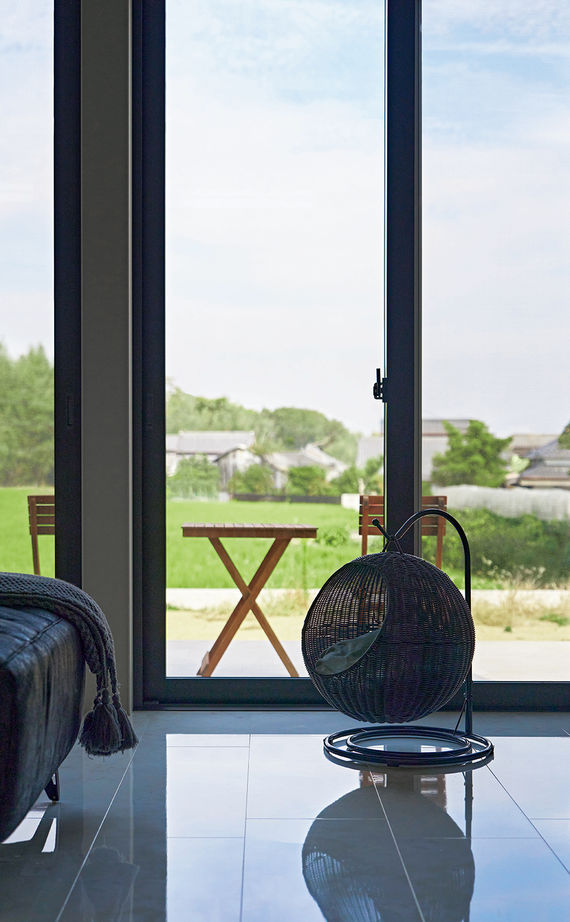 ミサワホーム 【大開口・高天井／高断熱／ペットと暮らす】田園風景を眺め、サウナやホームジムで自分時間を楽しむ住まいの建築実例画像5