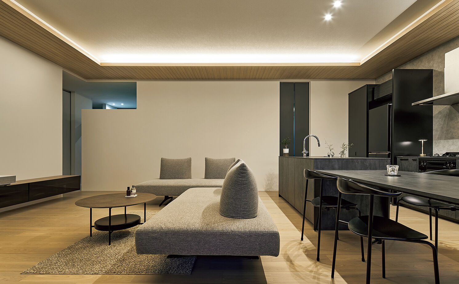 ミサワホーム 【平屋／30坪台／天井高約３m】大きな窓の開放感とプライバシーが両立する暮らしの建築実例画像3