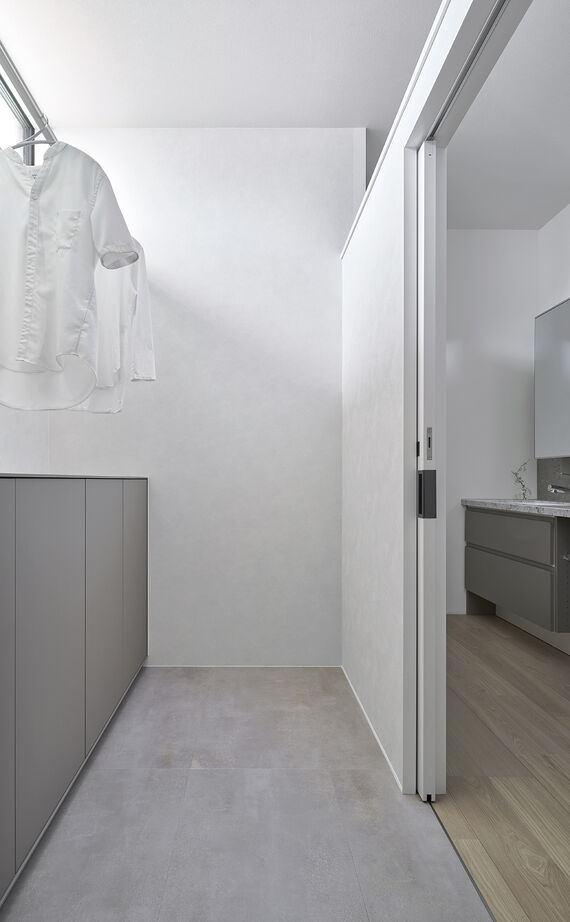 ミサワホーム 【平屋／30坪台／天井高約３m】大きな窓の開放感とプライバシーが両立する暮らしの建築実例画像8