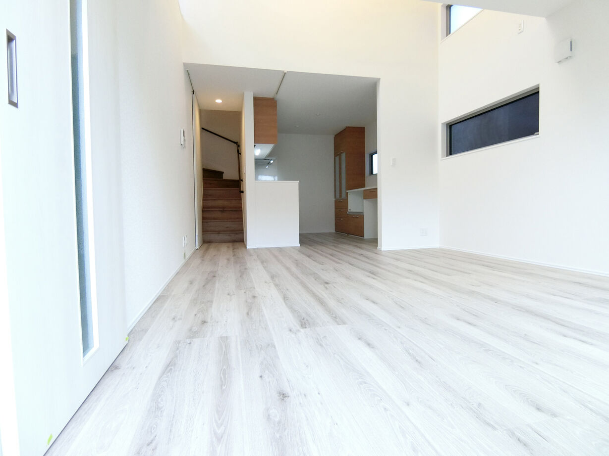 アルホームサービス（シンプルノート茨木・高槻スタジオ） 茨木市｜2200万円台｜狭小地｜タテにもヨコにも広がりを感じる、敷地の狭さを感じさせない家の建築実例画像2