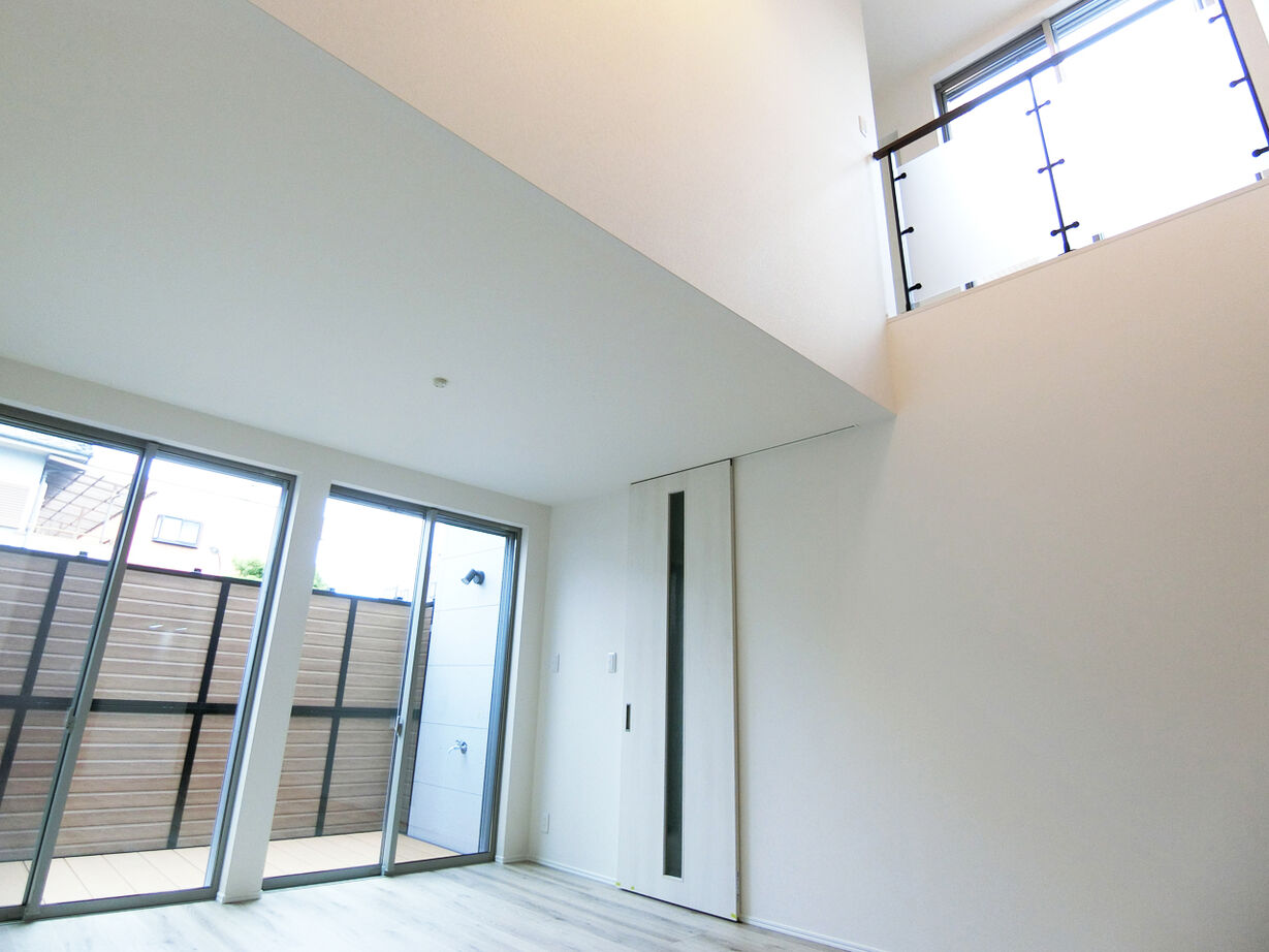 アルホームサービス（シンプルノート茨木・高槻スタジオ） 茨木市｜2200万円台｜狭小地｜タテにもヨコにも広がりを感じる、敷地の狭さを感じさせない家の建築実例画像3