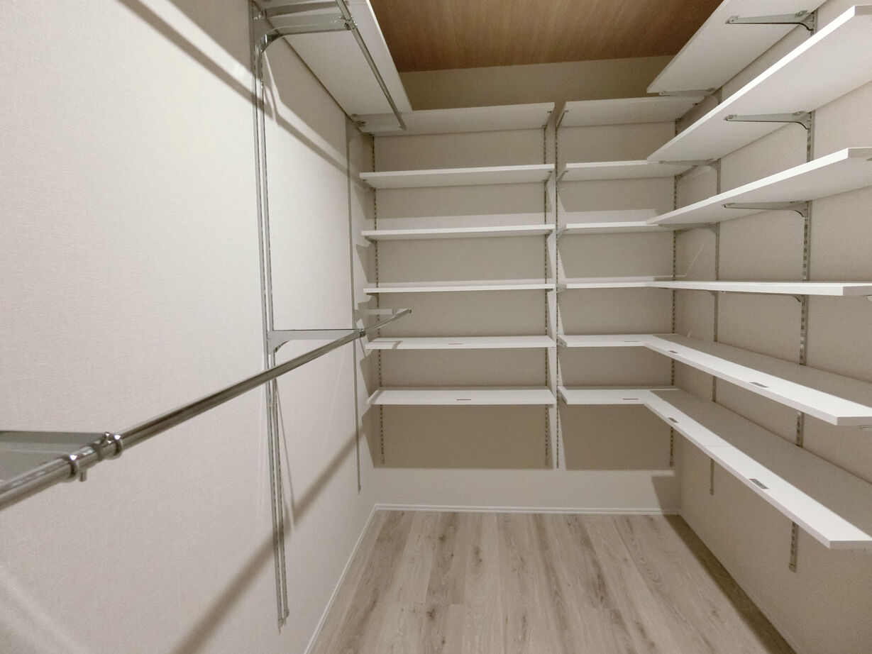 アルホームサービス（シンプルノート茨木・高槻スタジオ） 茨木市｜2200万円台｜狭小地｜タテにもヨコにも広がりを感じる、敷地の狭さを感じさせない家の建築実例画像9