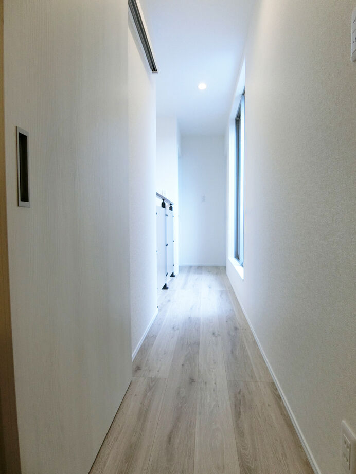 アルホームサービス（シンプルノート茨木・高槻スタジオ） 茨木市｜2200万円台｜狭小地｜タテにもヨコにも広がりを感じる、敷地の狭さを感じさせない家の建築実例画像10