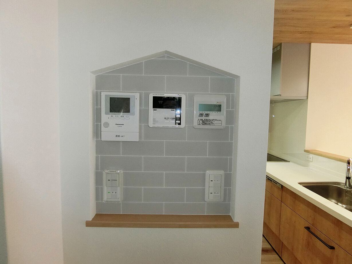 アルホームサービス（シンプルノート茨木・高槻スタジオ） 茨木市｜1900万円台｜狭小地｜間取り図あり｜青空の下でアウトドアを楽しむスカイバルコニーのある家の建築実例画像6