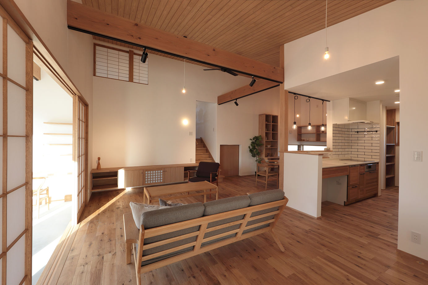 WABIKA/廣神建設（ひろかみけんせつ） 【和モダン】プライバシーに配慮した、白い美しい外観の住まいの建築実例画像4