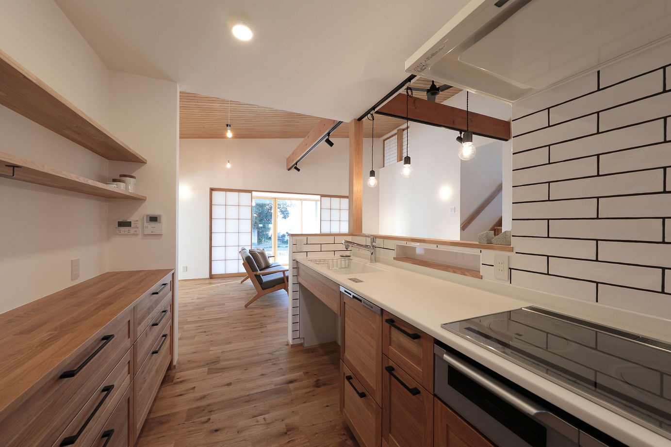 WABIKA/廣神建設（ひろかみけんせつ） 【和モダン】プライバシーに配慮した、白い美しい外観の住まいの建築実例画像10