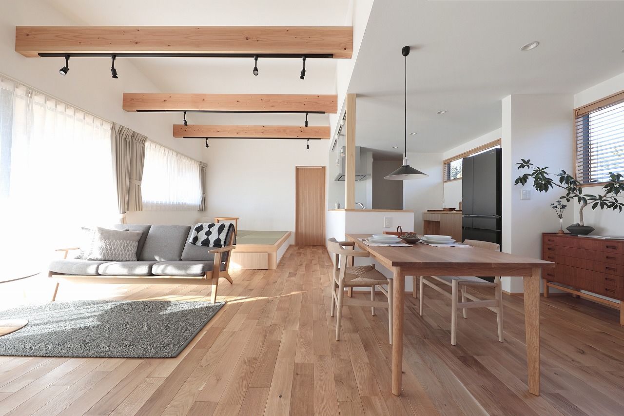 WABIKA/廣神建設（ひろかみけんせつ） 【本体価格2000万円台/28.8坪】庭とつながる広々デッキの平屋の建築実例画像2