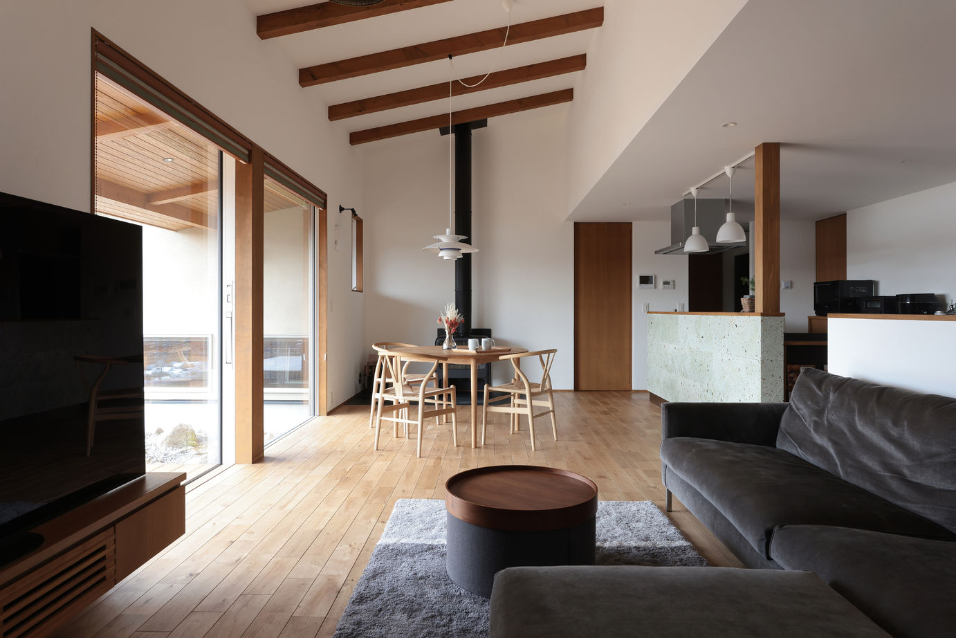 WABIKA/廣神建設（ひろかみけんせつ） 【本体価格2000万円台/35坪/平屋】光と陰を楽しむ和モダンの平屋の住まいの建築実例画像2