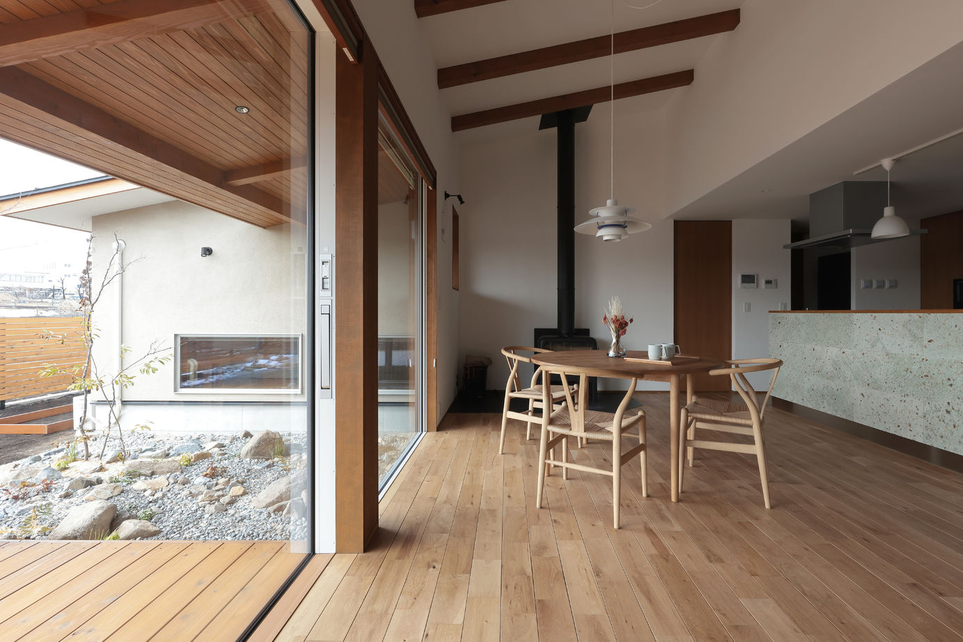 WABIKA/廣神建設（ひろかみけんせつ） 【本体価格2000万円台/35坪/平屋】光と陰を楽しむ和モダンの平屋の住まいの建築実例画像4