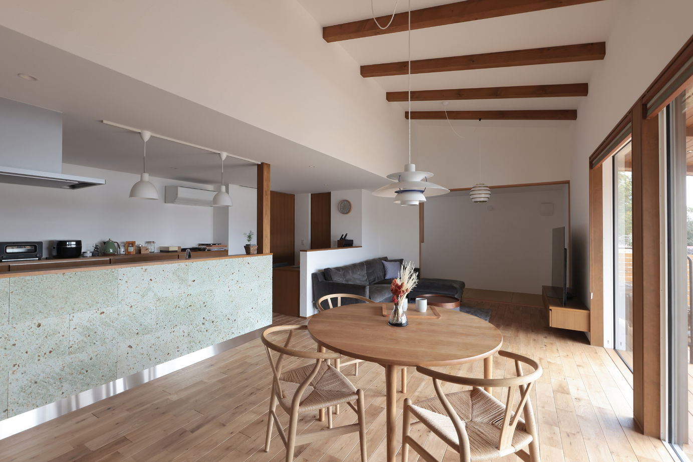 WABIKA/廣神建設（ひろかみけんせつ） 【本体価格2000万円台/35坪/平屋】光と陰を楽しむ和モダンの平屋の住まいの建築実例画像5