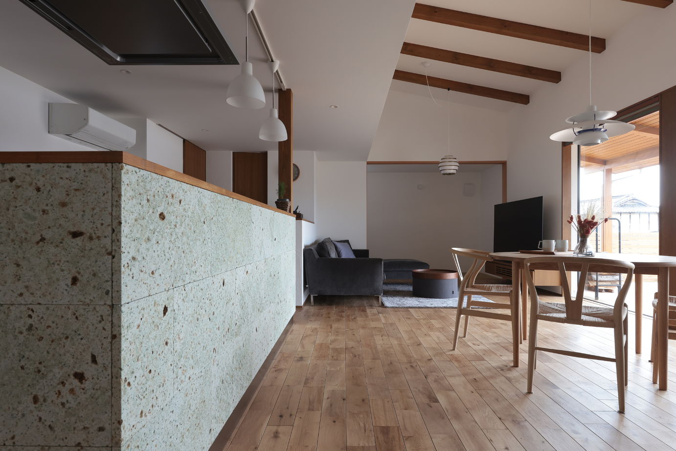 WABIKA/廣神建設（ひろかみけんせつ） 【本体価格2000万円台/35坪/平屋】光と陰を楽しむ和モダンの平屋の住まいの建築実例画像6