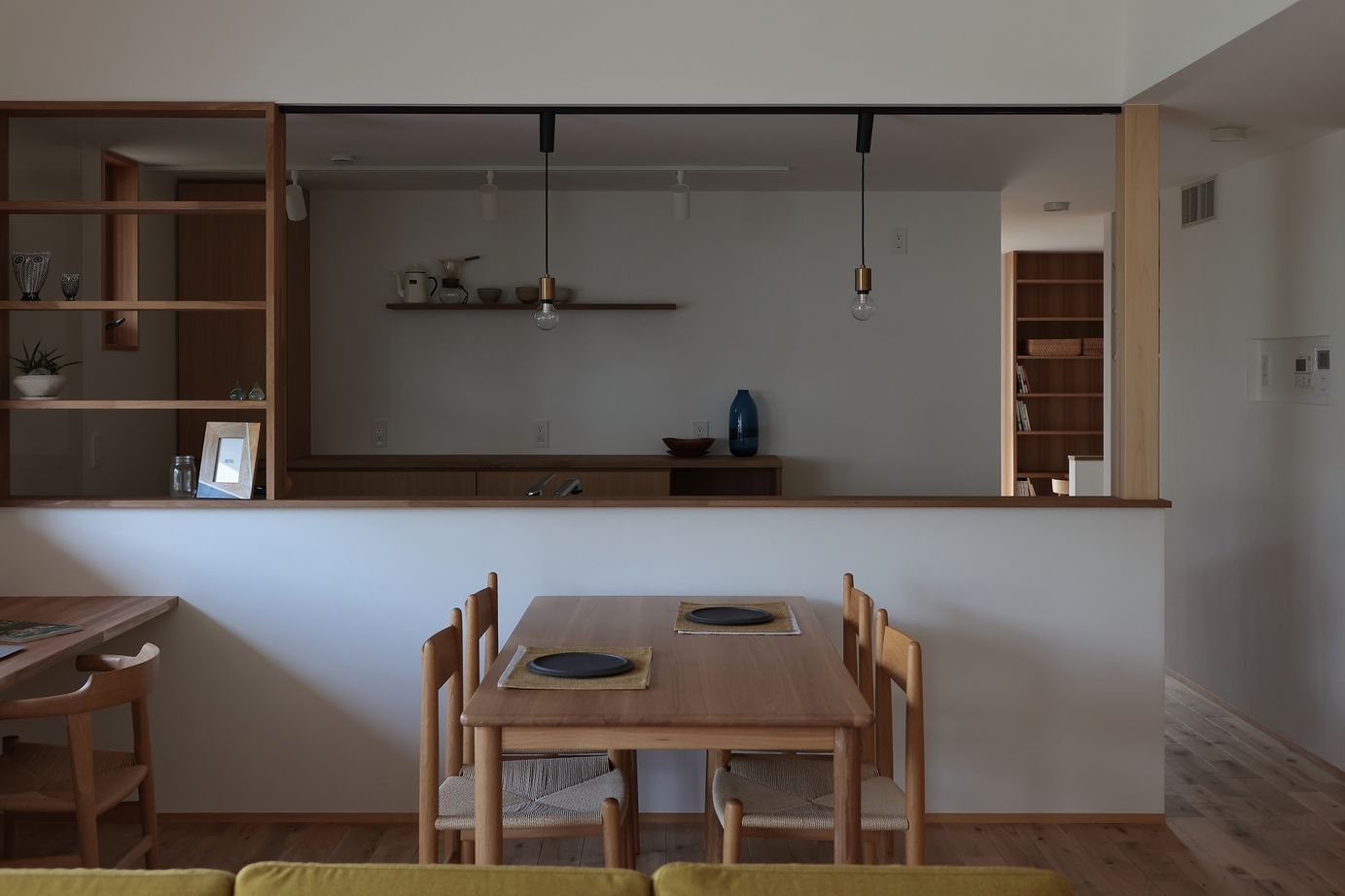 WABIKA/廣神建設（ひろかみけんせつ） シンプルな空間に繊細な色合せ。素材の美しさが活きる平屋の建築実例画像3