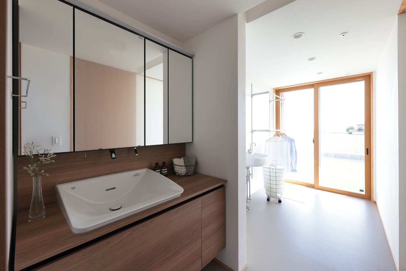 WABIKA/廣神建設（ひろかみけんせつ） シンプルな空間に宿す、美しさ。自然素材の風合いに包まれた家の建築実例画像9