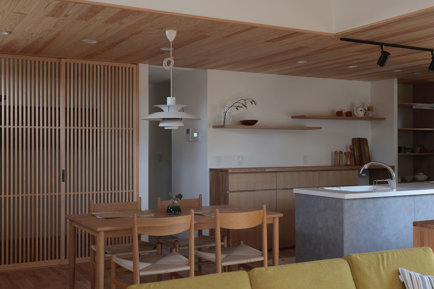 WABIKA/廣神建設（ひろかみけんせつ） 木の香りと温かさに包まれる家。愛猫と描く、憩いと安らぎの空間の建築実例画像4