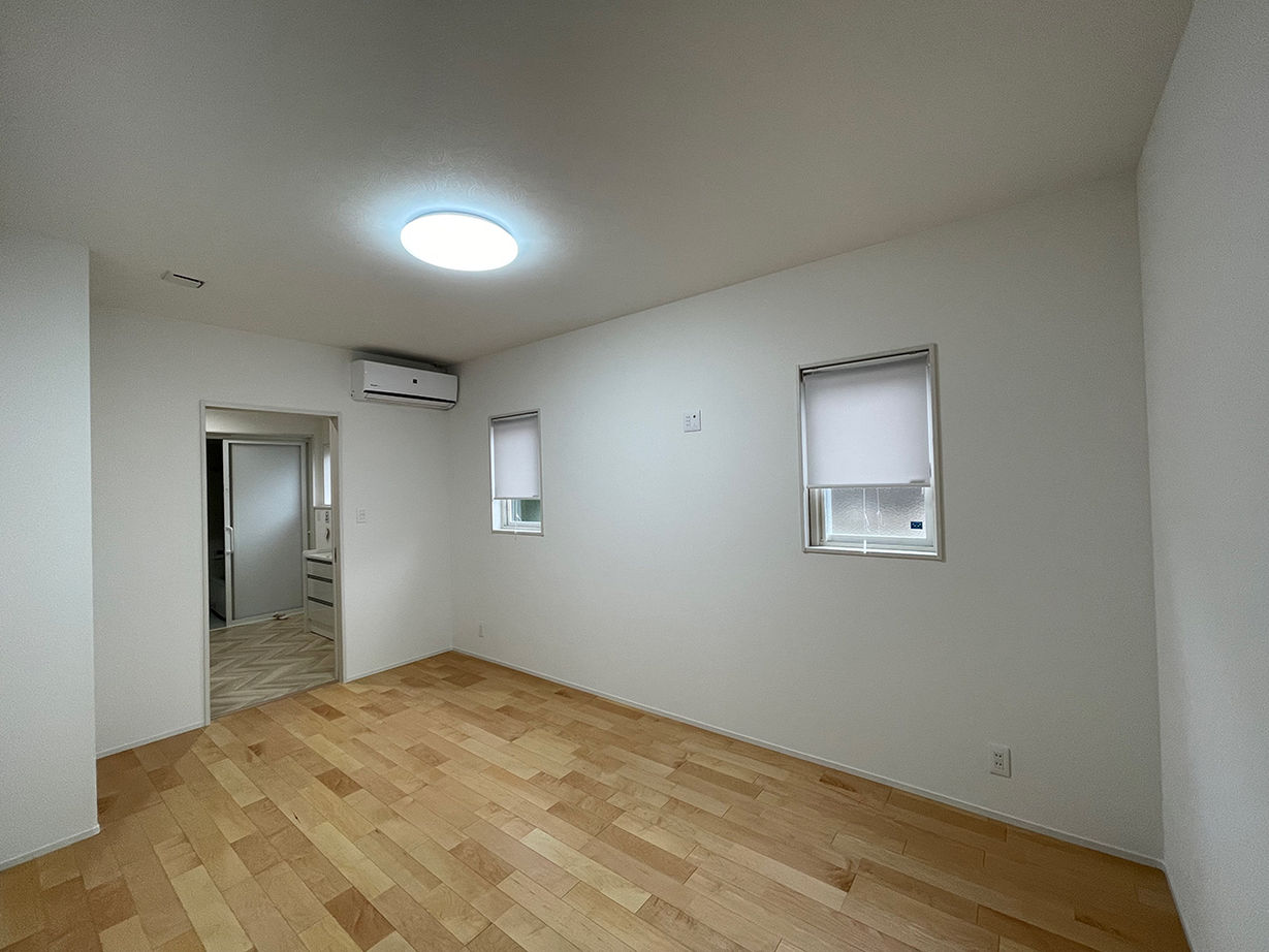 TOYO HOUSE（いわき・北茨城・双葉郡一部） いわき市2000万円台／延床30坪以下の29.3坪/平屋】勾配天井を活かしたゆとりのLDK。檜の香りに包まれ、リラックスした暮らしをの建築実例画像7