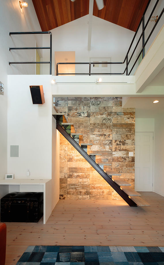 富士ホームズデザイン ここだけアメリカ？大きな三角屋根と開放的に外に繋がる広いウッドデッキテラスのアメリカンハウスの建築実例画像5