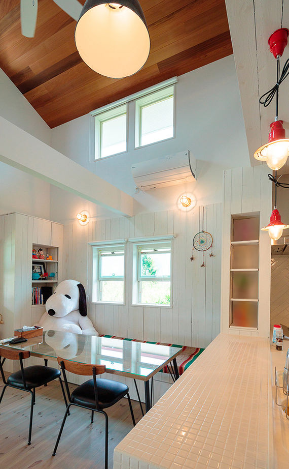 富士ホームズデザイン ここだけアメリカ？大きな三角屋根と開放的に外に繋がる広いウッドデッキテラスのアメリカンハウスの建築実例画像7