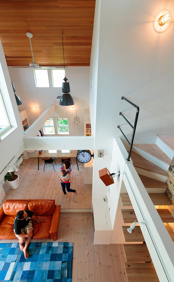 富士ホームズデザイン ここだけアメリカ？大きな三角屋根と開放的に外に繋がる広いウッドデッキテラスのアメリカンハウスの建築実例画像8