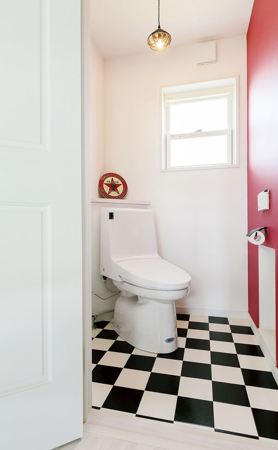 富士ホームズデザイン ここだけアメリカ？大きな三角屋根と開放的に外に繋がる広いウッドデッキテラスのアメリカンハウスの建築実例画像12