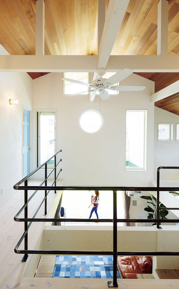 富士ホームズデザイン ここだけアメリカ？大きな三角屋根と開放的に外に繋がる広いウッドデッキテラスのアメリカンハウスの建築実例画像13