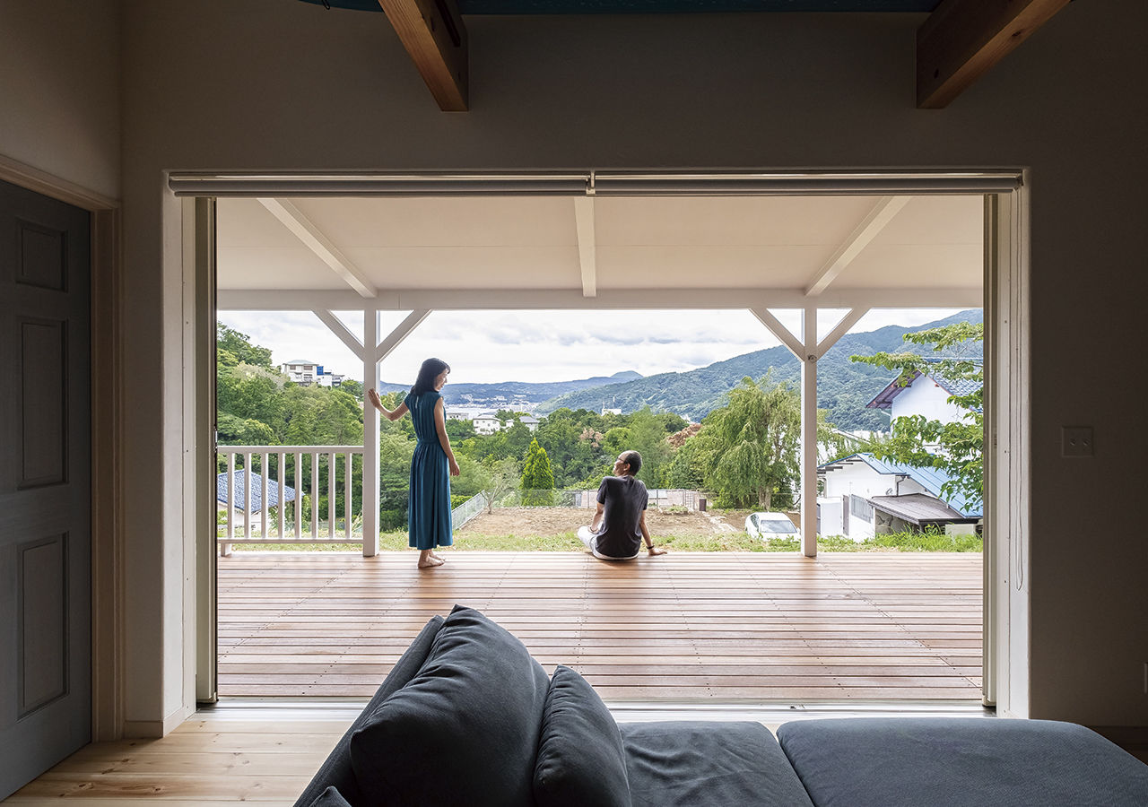 富士ホームズデザイン 広がる空、緑の木々、海が見える眺望が楽しめる立地に、通り抜ける風を感じる平屋のサーファーズハウスの建築実例画像3