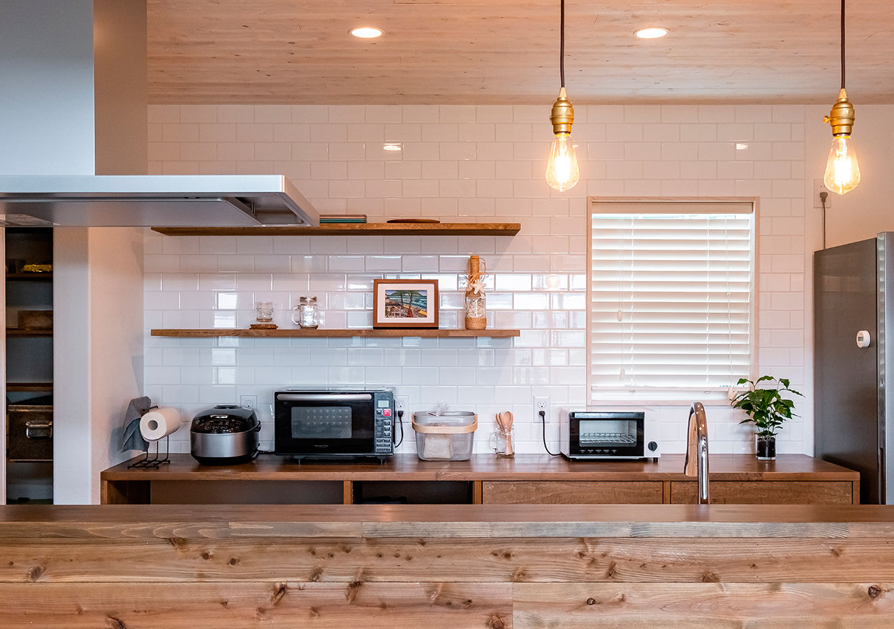 富士ホームズデザイン 広がる空、緑の木々、海が見える眺望が楽しめる立地に、通り抜ける風を感じる平屋のサーファーズハウスの建築実例画像6