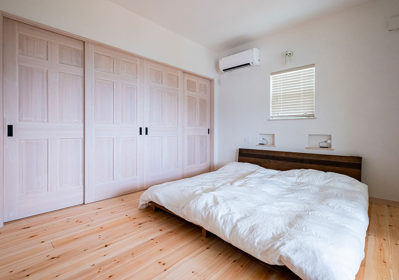 富士ホームズデザイン 広がる空、緑の木々、海が見える眺望が楽しめる立地に、通り抜ける風を感じる平屋のサーファーズハウスの建築実例画像10