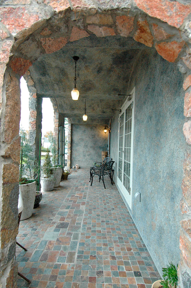 富士ホームズデザイン 古びた外観が懐かしさを感じる、イングランド風コッツウォルズの家の建築実例画像2