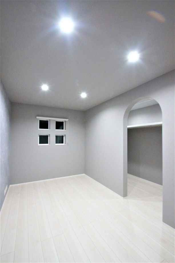 日沼工務店 【2000～2499万円】大きな吹抜で開放感いっぱい。オープン階段がお洒落！ゆったり広々、モノトーンのLDKの建築実例画像5