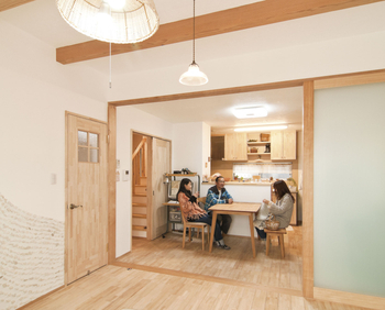 無添加住宅 【奈良/自然素材/2000万円台】漆喰と天然木に包まれる空間で家族が健やかに暮らせる住まいにの建築実例画像5