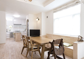 無添加住宅 【神奈川/自然素材/吹抜け】「気持ちのいい家を建てたい」とたどり着いた、無垢材と漆喰の家の建築実例画像3