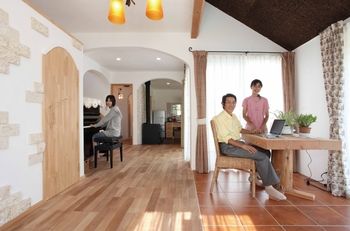 無添加住宅 【宮城/自然素材/インナーガレージ/間取り図有】床壁天井から断熱素材まで自然素材の空気が気持ちいい家の建築実例画像3