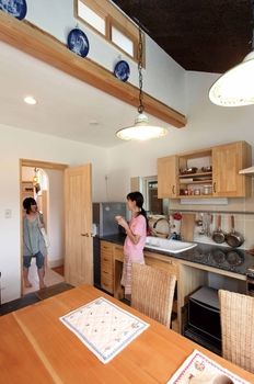 無添加住宅 【宮城/自然素材/インナーガレージ/間取り図有】床壁天井から断熱素材まで自然素材の空気が気持ちいい家の建築実例画像5