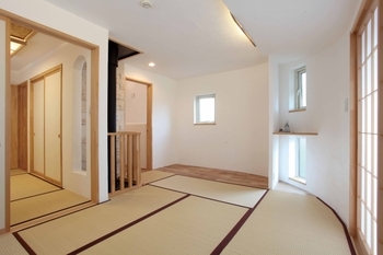 無添加住宅 【宮城/自然素材/インナーガレージ/間取り図有】床壁天井から断熱素材まで自然素材の空気が気持ちいい家の建築実例画像9