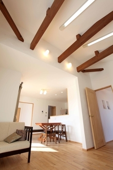 無添加住宅 【熊本/自然素材/子育て/漆喰/2階建て】経年変化が楽しめる、何十年も先の満足を叶える住まいの建築実例画像4