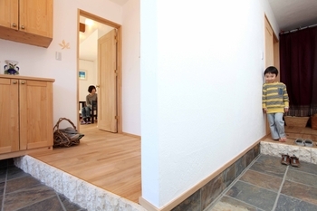 無添加住宅 【熊本/自然素材/子育て/漆喰/2階建て】経年変化が楽しめる、何十年も先の満足を叶える住まいの建築実例画像8