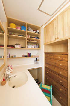 次世代の家　門目建設 「商売っ気の無い所が信頼に繋がった」自然素材と造作家具に囲まれた家の建築実例画像8