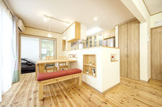 次世代の家　門目建設 インナーガレージのある家の建築実例画像3