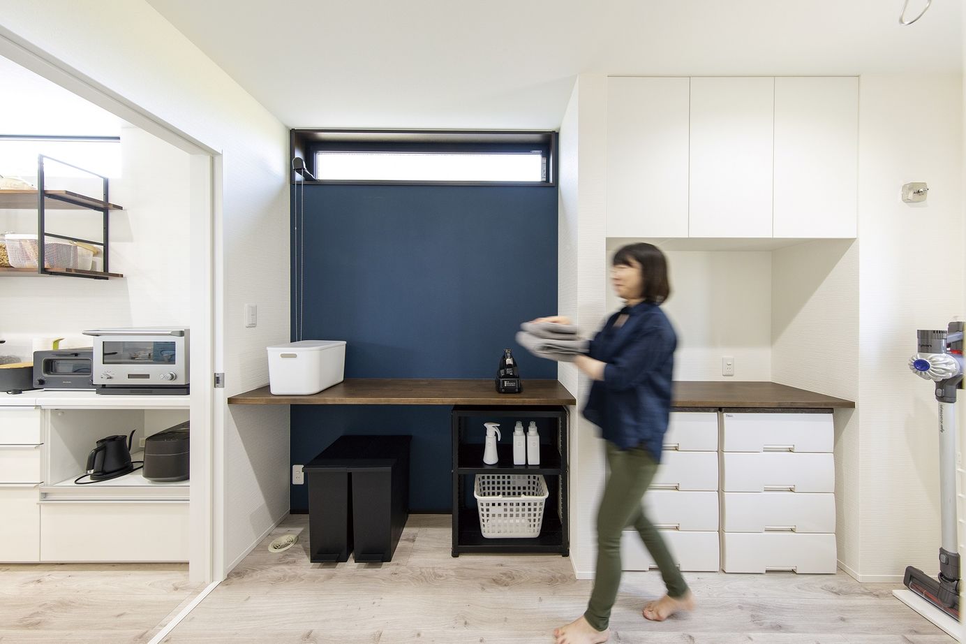 イシンホーム住宅研究会　大縄林業 シンプルな中に「好き」を集めて。独創的デザイン×動線設計にこだわった快適な家の建築実例画像2