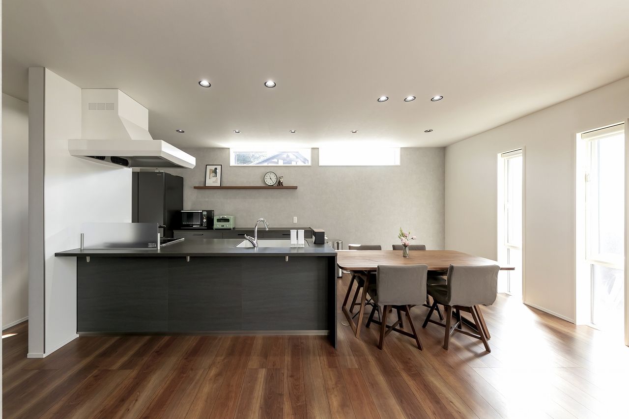 イシンホーム住宅研究会　大縄林業 【1500～1999万円台/間取り有】アットホームな対応が決め手！収納と動線がぐるっと繋がる、一年中快適な家の建築実例画像3