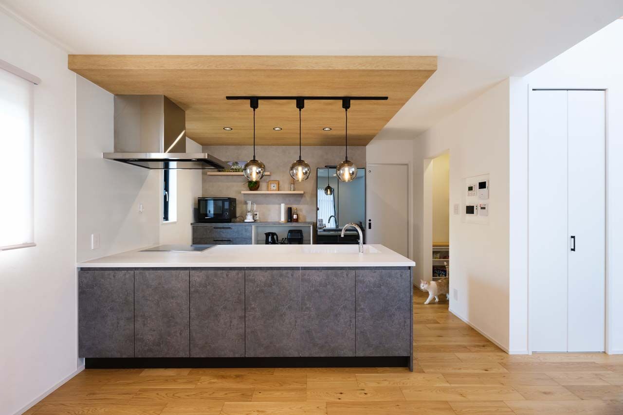 イシンホーム住宅研究会　大縄林業 【間取り有】エアコン効率が良く、冬も夏も快適！家族と猫がくつろぐ吹き抜けのある家の建築実例画像5