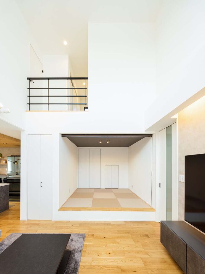 イシンホーム住宅研究会　大縄林業 【間取り有】エアコン効率が良く、冬も夏も快適！家族と猫がくつろぐ吹き抜けのある家の建築実例画像7