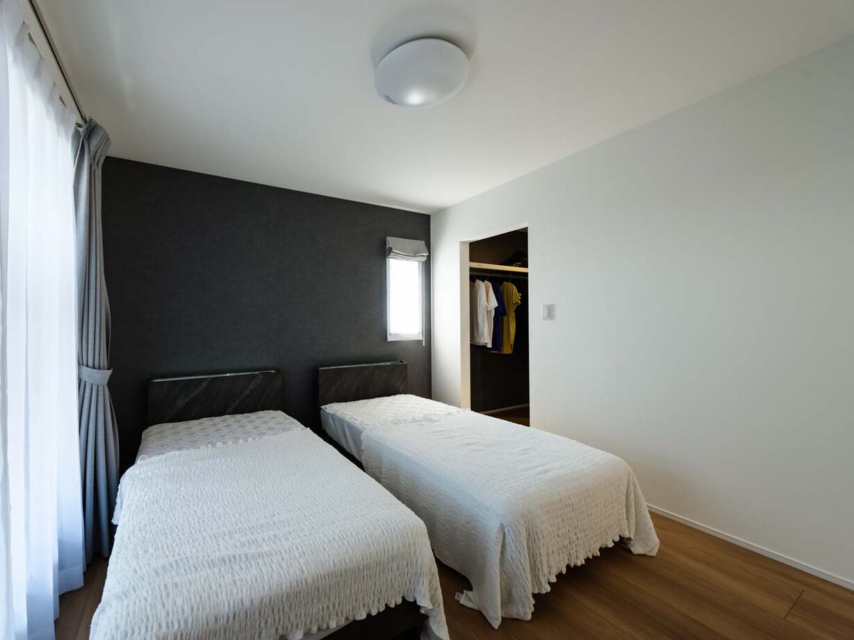 イシンホーム住宅研究会　大縄林業 【間取り有】エアコン効率が良く、冬も夏も快適！家族と猫がくつろぐ吹き抜けのある家の建築実例画像9