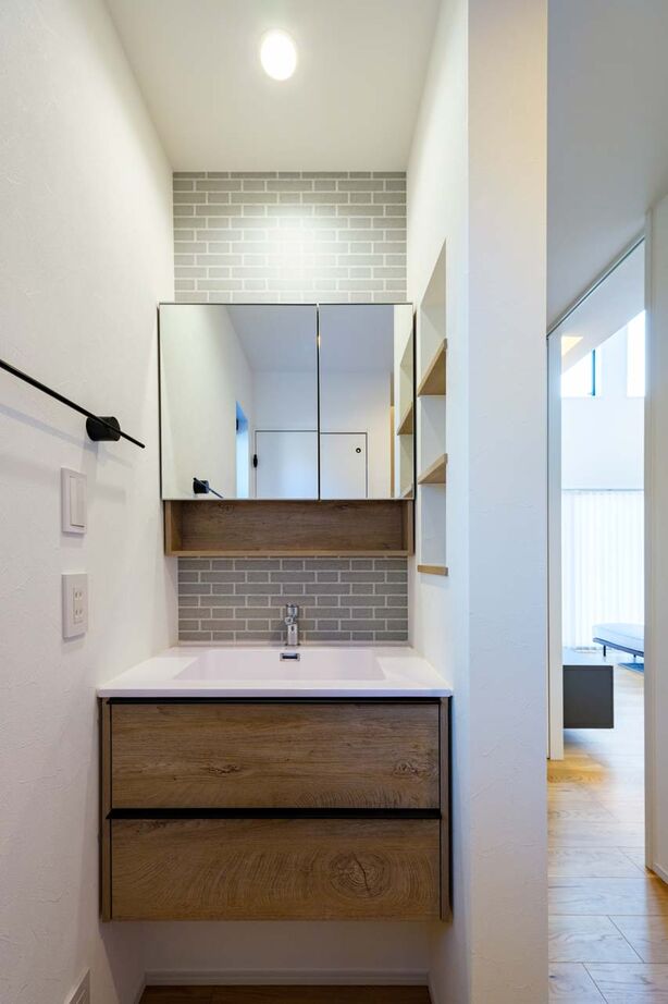 イシンホーム住宅研究会　大縄林業 【間取り有】エアコン効率が良く、冬も夏も快適！家族と猫がくつろぐ吹き抜けのある家の建築実例画像10